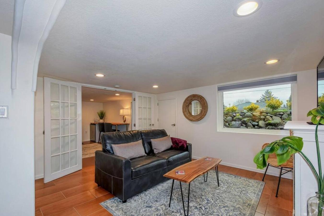 Private New Garden Apartment W Hot Tub Camas Exterior photo