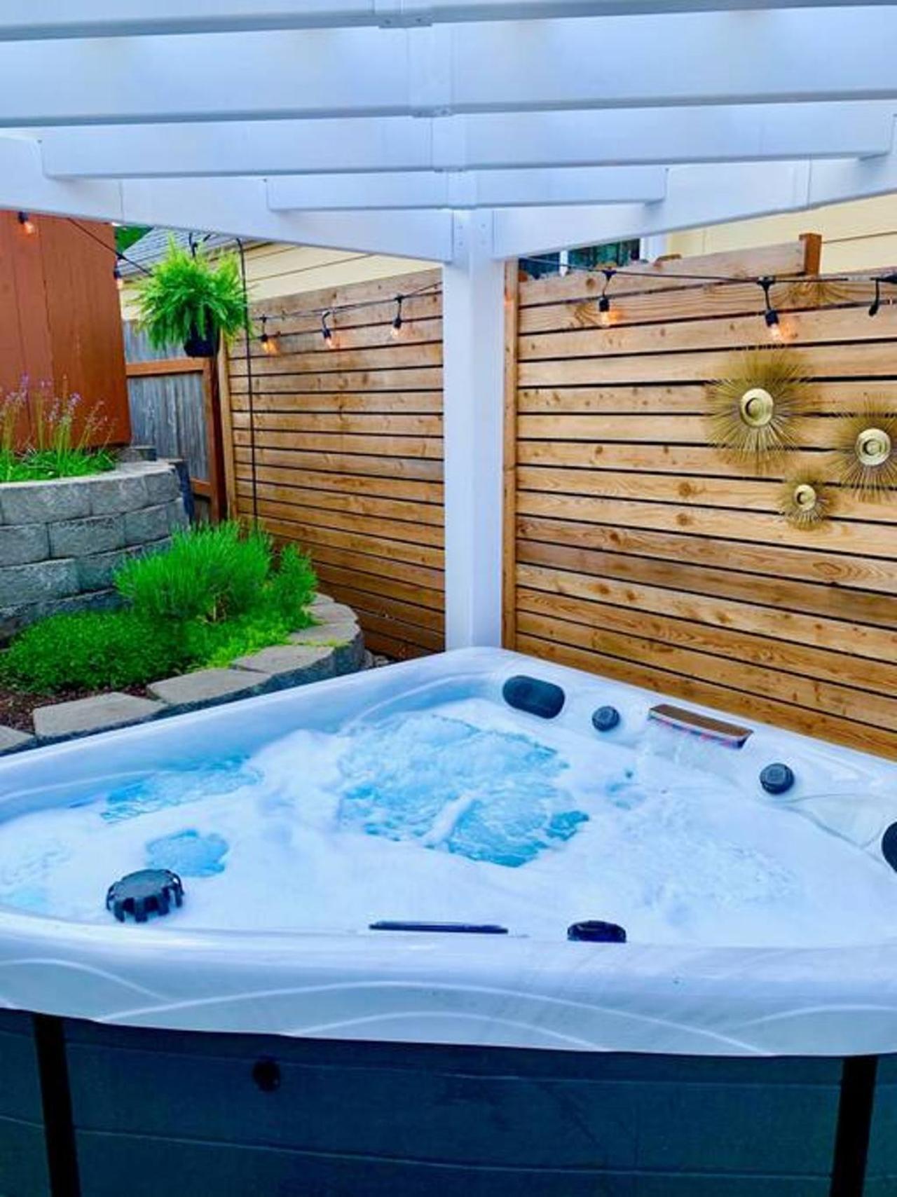 Private New Garden Apartment W Hot Tub Camas Exterior photo